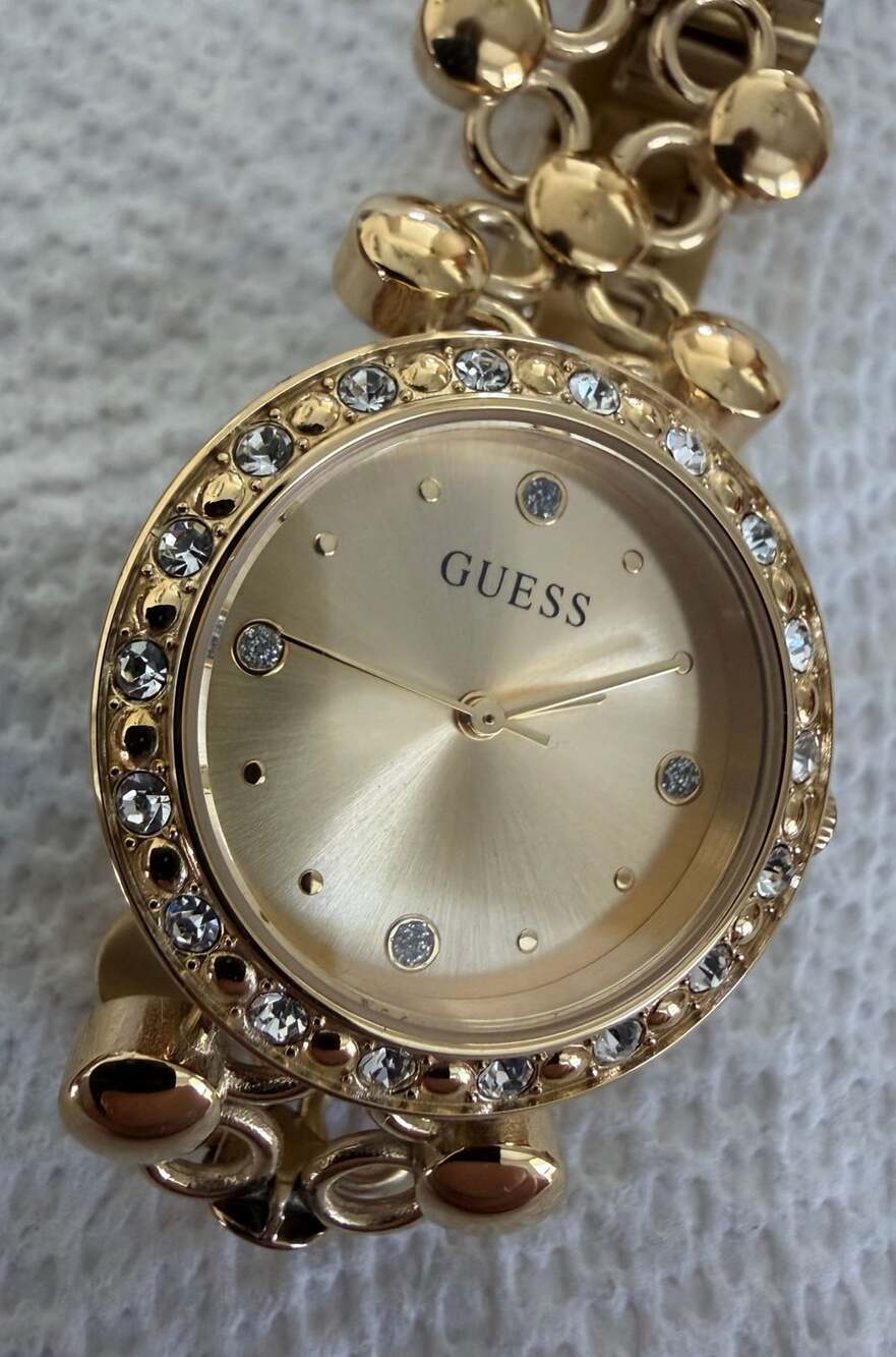 GUESS Round 28mm Champagne Dial Analog Women Watch - U1425L2M : : Watches